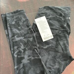 NWT lululemon athletica Black Camo Align Leggings - 25”